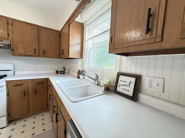 421 9th Ave, Madison, MN 56256