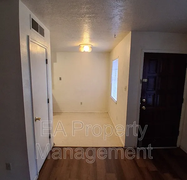 12200 Candelaria Rd NE #A — Photo 5