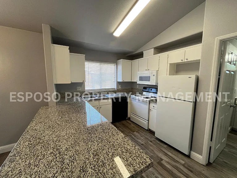 1565 W Swift Ave #205 — Photo 11