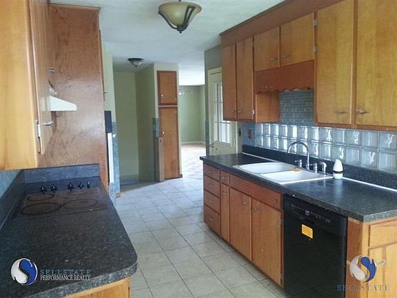 5th image of 2120 S 38th St