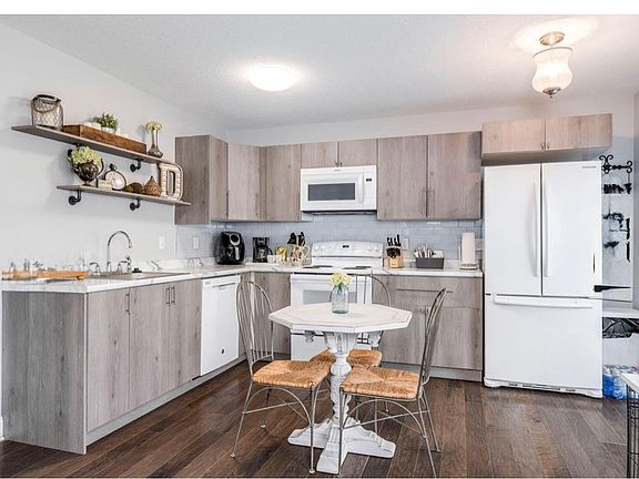 3rd image of 203 6th Ave #B