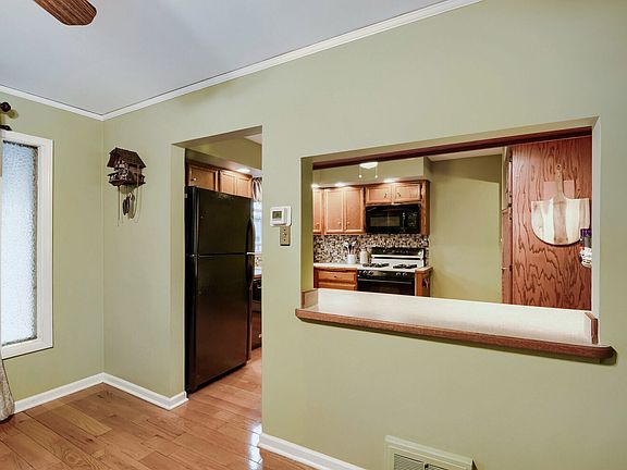 5th image of 3734 W 107th St