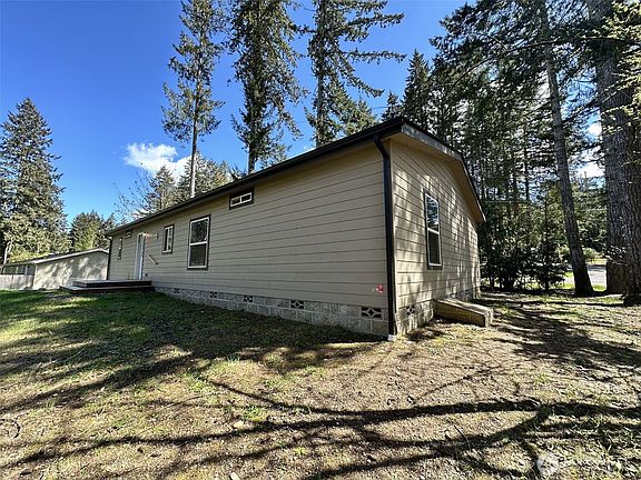 3rd image of 21 E Eastlake Dr
