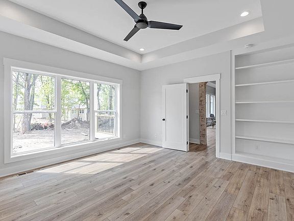 5th image of 625 Pelican Dr