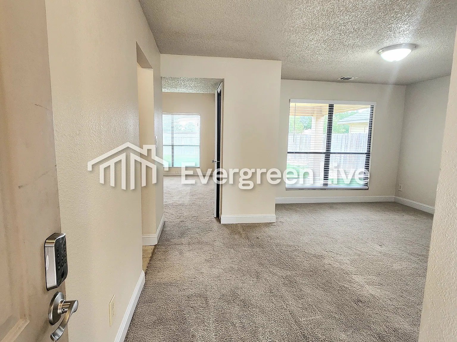 4 bed, 2.5 bath, 1890 sqft, $1,245 — Photo 2