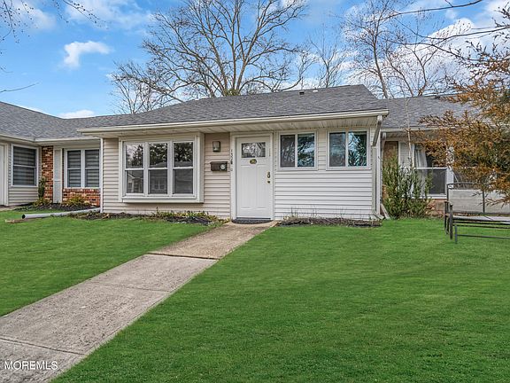 2nd image of 132B Sunflower Drive #1002