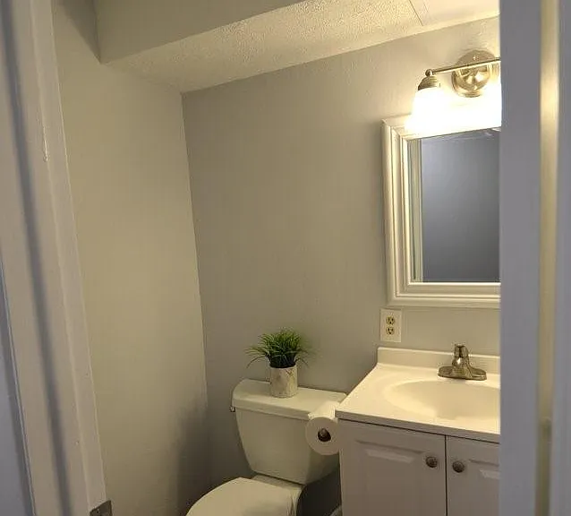 990 Sparta Dr — Photo 15