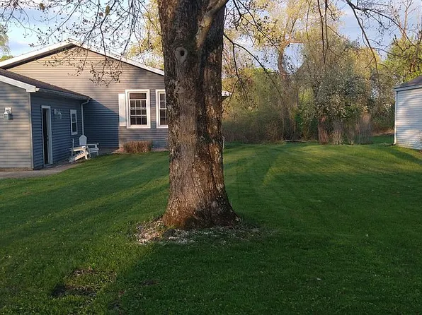 270 Maple St, Conneaut Lake, PA 16316