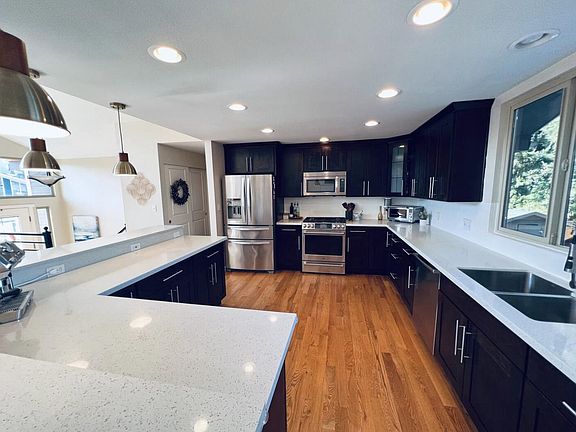 5th image of 12522 SE 64th Pl