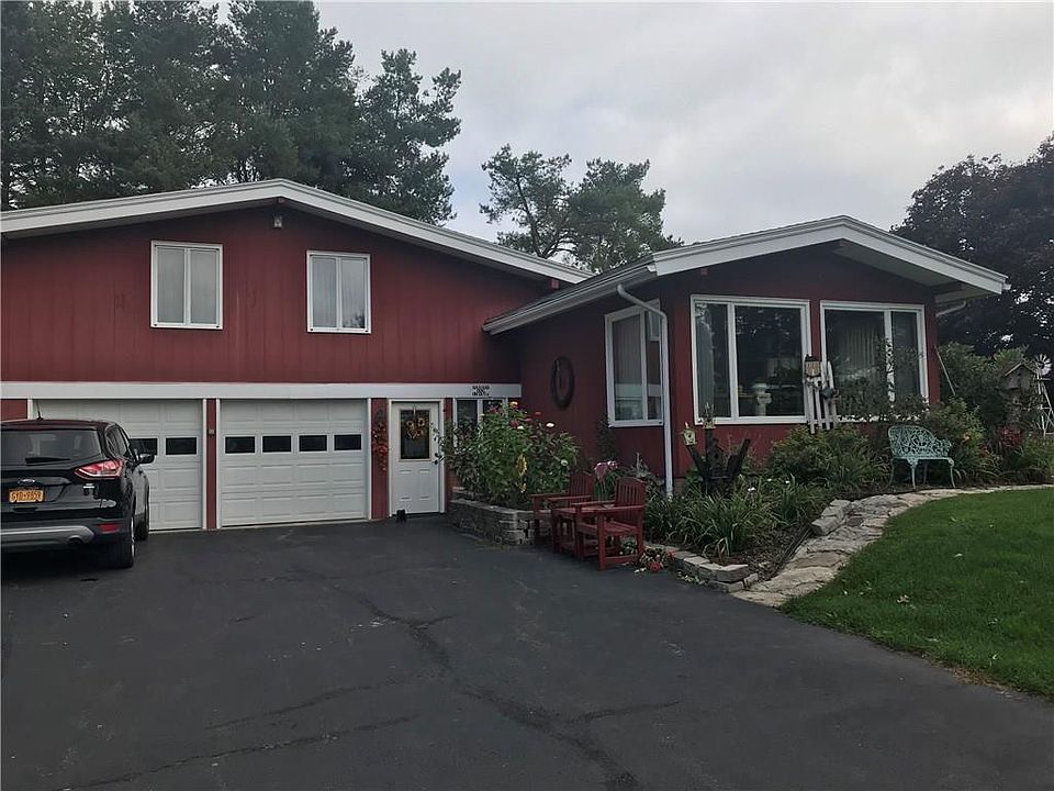 1st image of 12 Hillcrest Dr