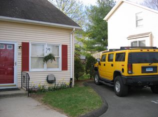 7 Mannions Ln APT 11, Danbury, CT 06810