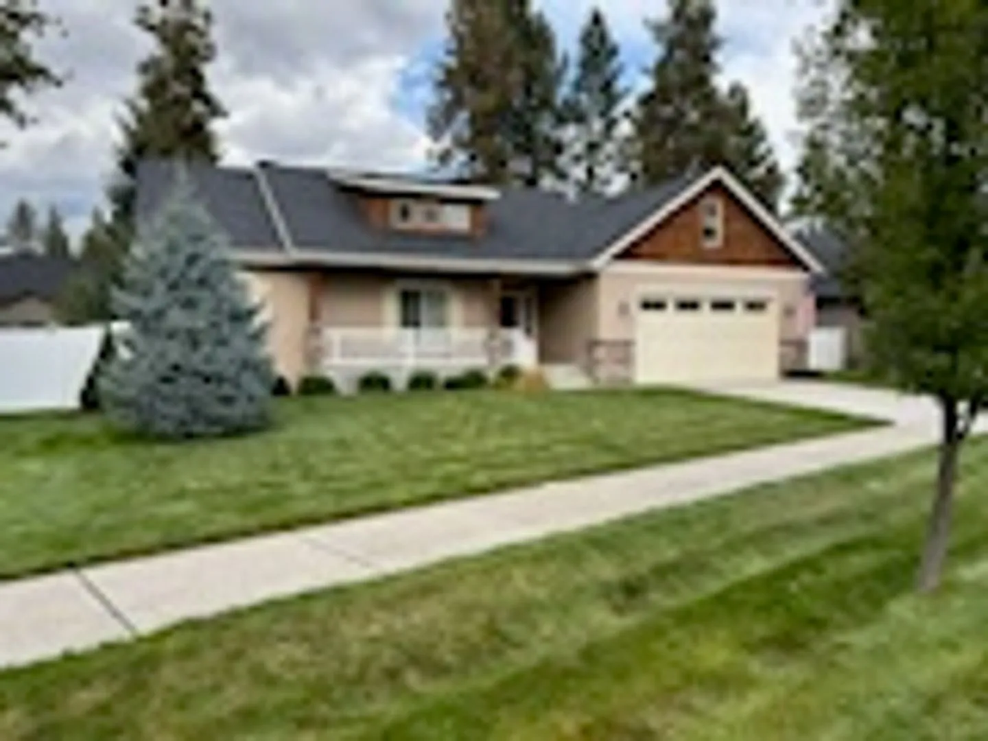 Beautiful home in Lake Forest — Photo 2