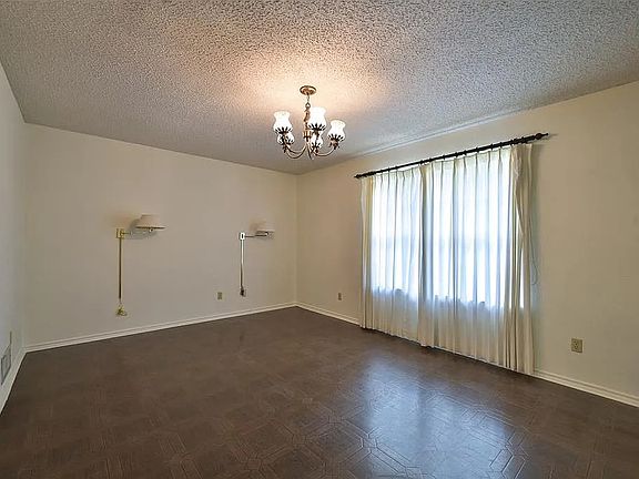 4th image of 4014 Double Oak Ln