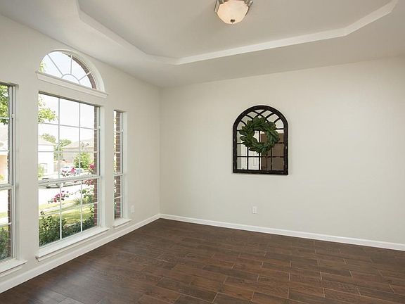 4th image of 811 Whitley Ct