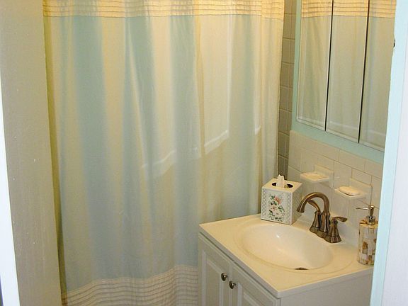 5th image of 3901 Independence Ave APT 4T