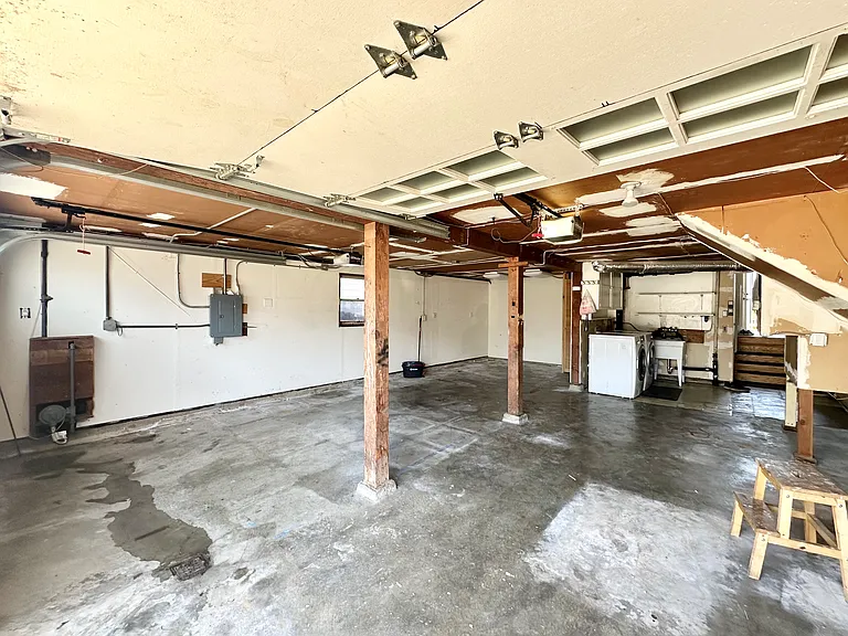339 Paramount Dr — Photo 22