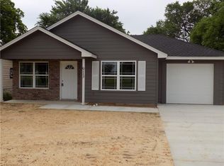 913 Phillips St, Cleburne, TX 76033