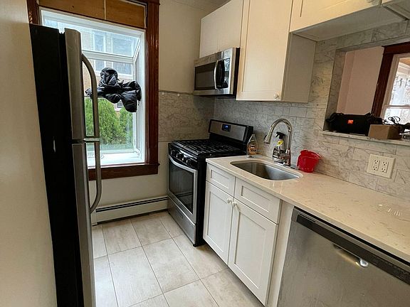 4th image of 114 Sunnyside Dr #1
