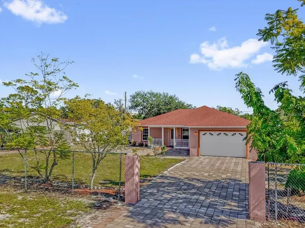 910 Rich Dr, Mount Dora, FL 32757