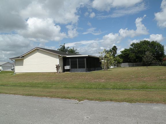 3rd image of 1797 SW Monterrey Ln
