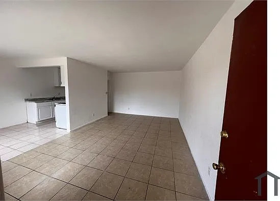 2 bed, 900 sqft, $2,400 — Photo 2