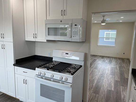 4th image of 3037 Juniper St #1