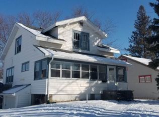 1927 W 3rd St, Sioux City, IA 51103