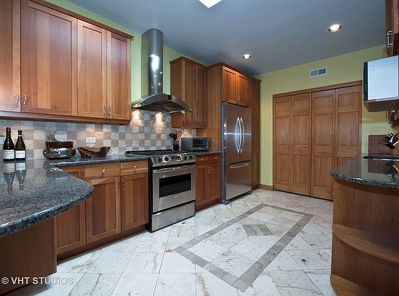 4th image of 1545 N Larrabee St #1E