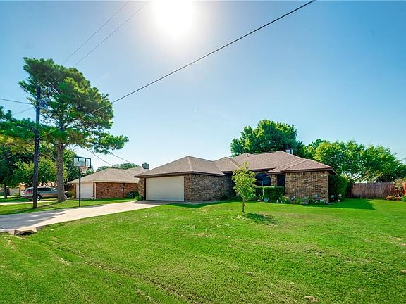 2nd image of 3931 Country Meadows Cir