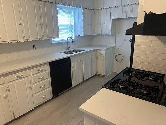 5th image of 627 Kingston Dr