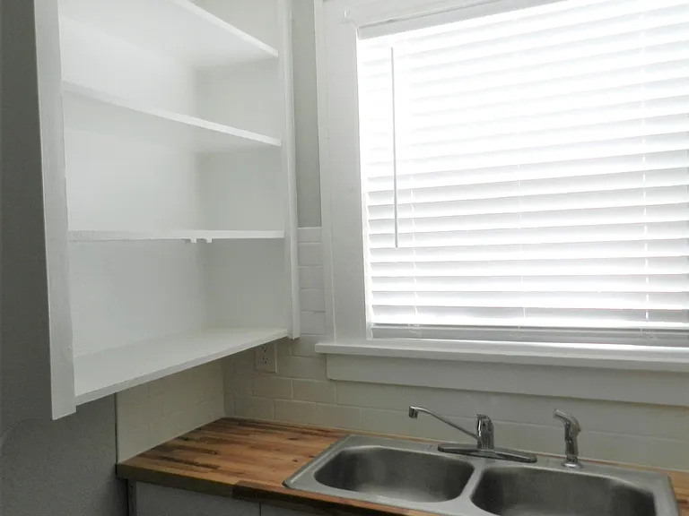 250 11th Ave NE #8 — Photo 11
