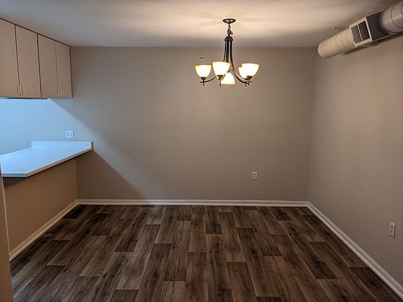 3rd image of 881 Montrose Ave #112