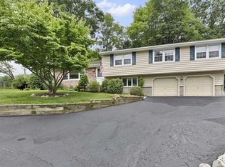 125 Iroquois Ave, Oakland, NJ 07436