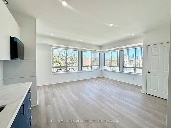 3rd image of 409 College St #4