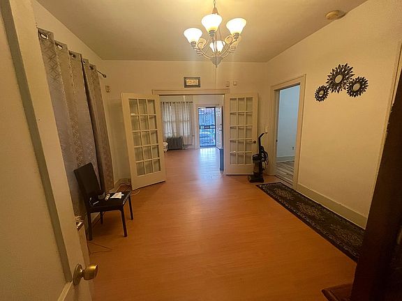 4th image of 3901 Sobieski St