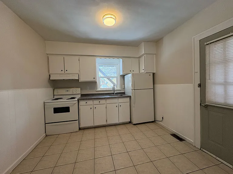 204 McKay Ave #1 — Photo 13