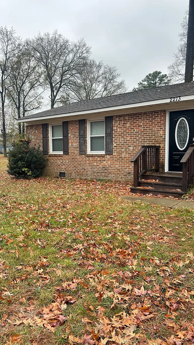 Building Photo - 2213 Sparrow Rd