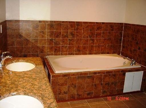 MASTER BATH WITH JACUZZI 