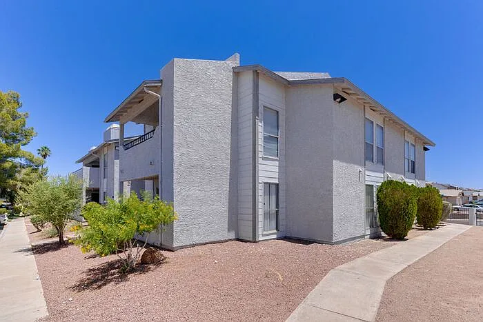 2 bed, 2.0 bath, 1038 sqft, $1,285 — Photo 2
