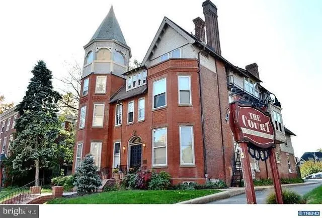1304 Delaware Ave — Photo 2