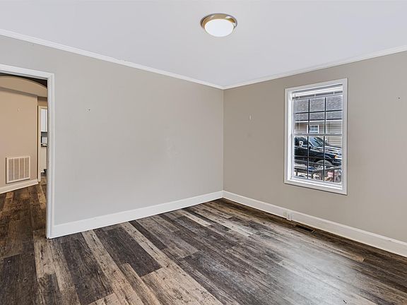4th image of 221 Church St