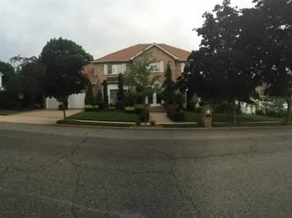 135 Swinnerton Street image 1 of 20