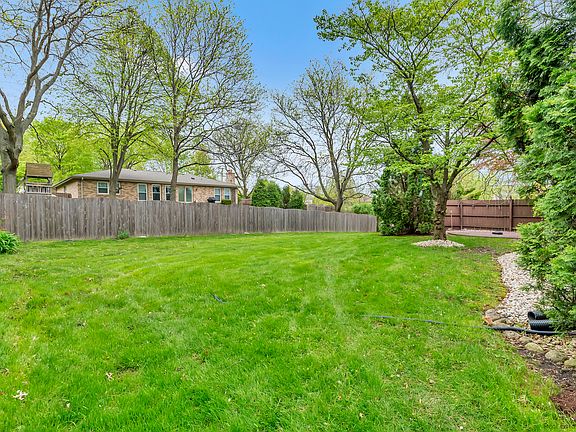 5th image of 804 W Sandpiper Ct