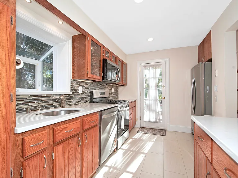17 Haven Ave — Photo 13