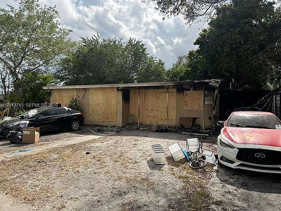 5th image of 3910 SW 34th Ave