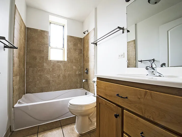 4114 W Washington — Photo 7