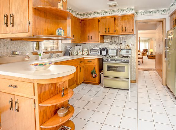 4th image of 5227 W Oakdale Dr