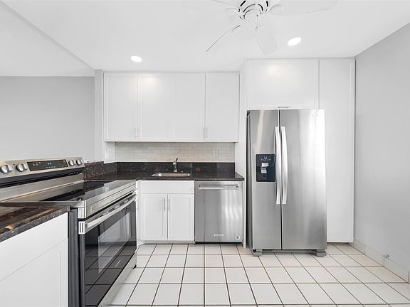4th image of 605 Oaks Drive #704
