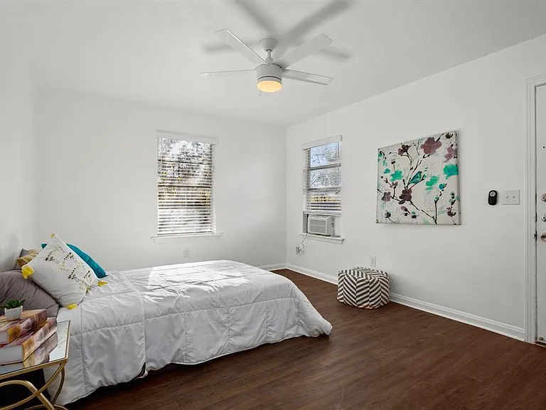 301 E 33rd St #6 — Photo 7