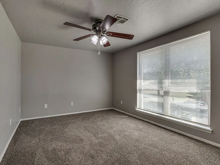 13813 Fairhill Ave — Photo 21